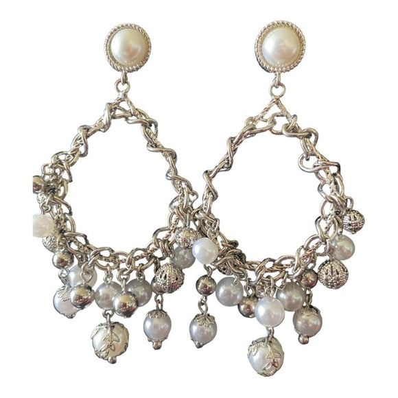 🎄CHRISTMAS GIFTS🎄NWT-SILVER TONE AND FAUX PEARL EARRINGS - Picture 2 of 3